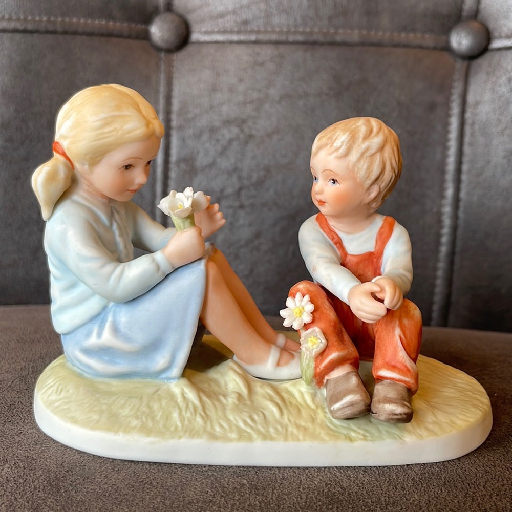 Frances Hook "He Loves Me…” 1983 Figurines Roman Inc